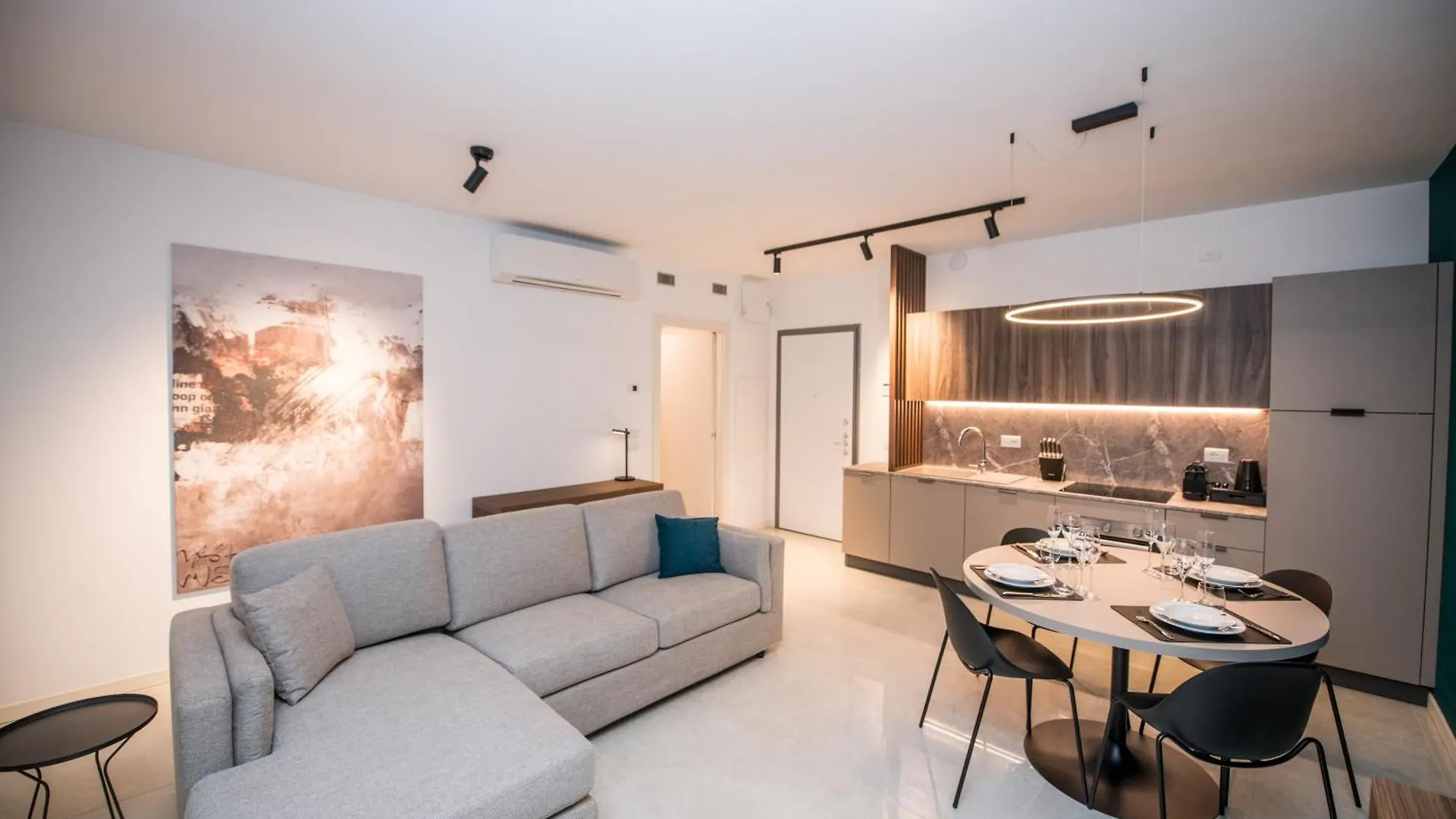 Compagnoni Luxe - Terrace & Spa Milano 0*,